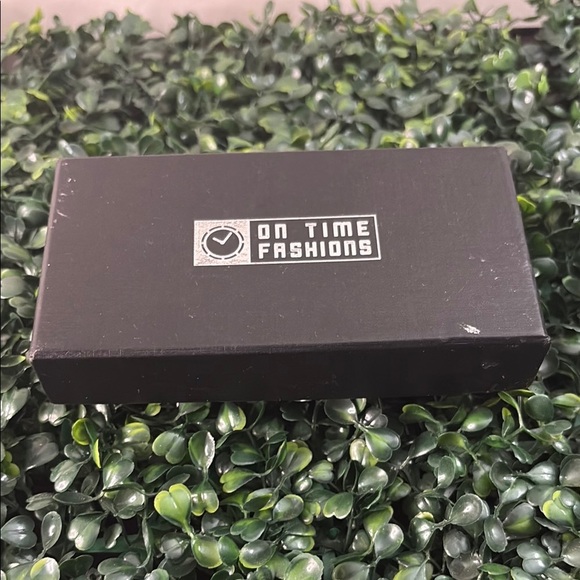 On Time Fashions Gift Box - Picture 2 of 5